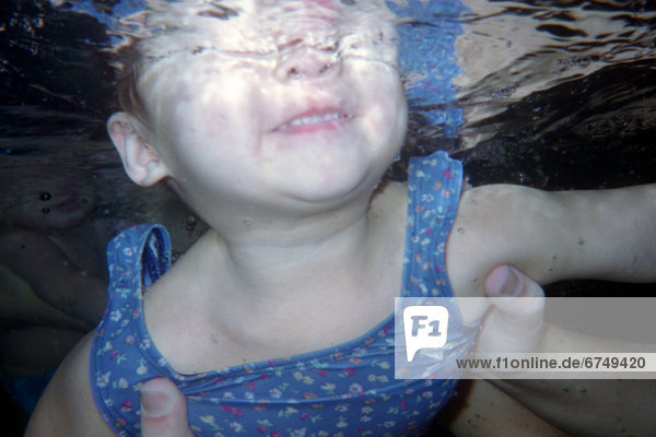 Unterwasseraufnahme  Baby