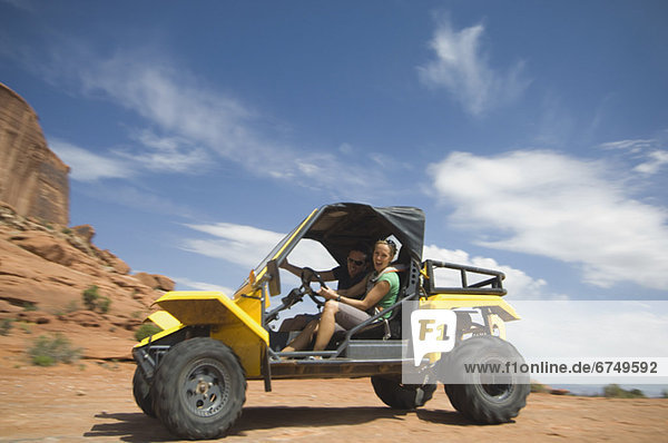Frau Verkehr fahren Wüste Geländetauglichkeit