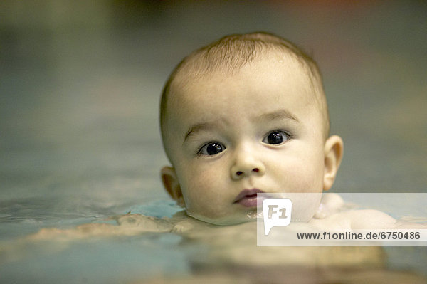 Junge - Person Schwimmbad Baby