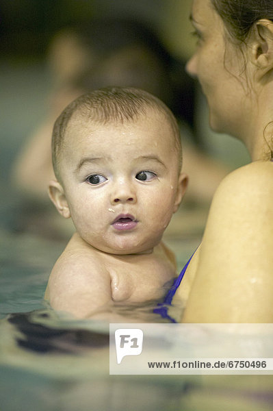 Schwimmbad Mutter - Mensch Baby
