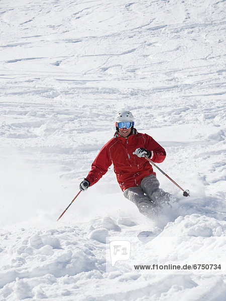 Mann  Skisport  Skiabfahrt  Abfahrt
