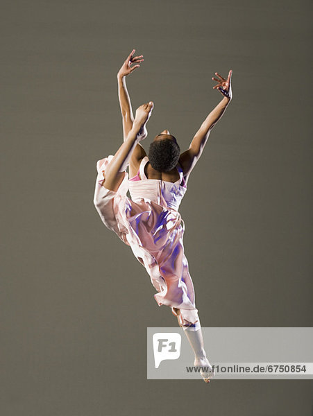 Tänzer  springen  Ballett