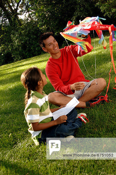 Vater und Sohn mit Kite