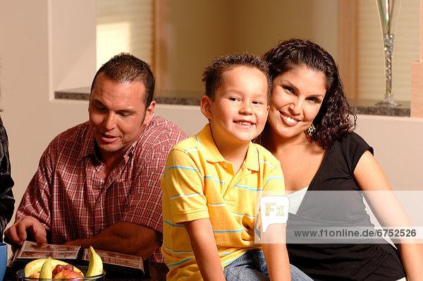 Familie in Küche