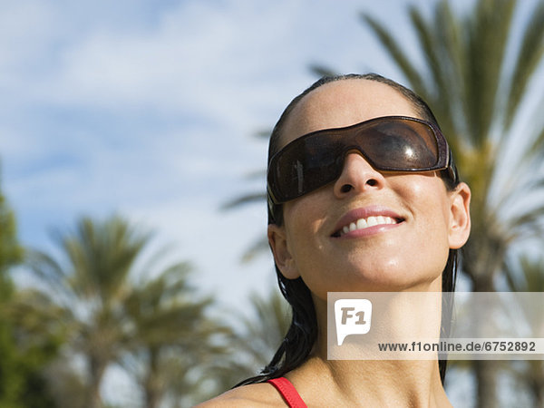 Frau tragen Sonnenbrille