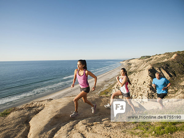 Vereinigte Staaten von Amerika  USA  Mensch  Menschen  Küste  Meer  joggen  3  vorwärts  Kalifornien  San Diego
