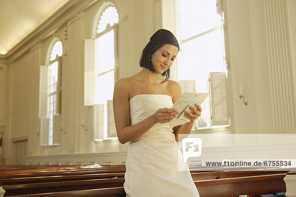 Braut  Kirche  Brief  vorlesen