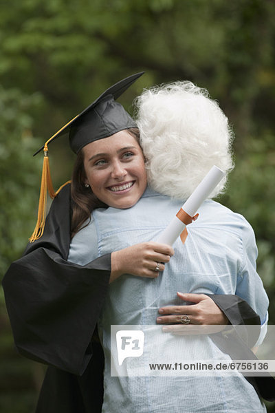 Frau  umarmen  Senior  Senioren