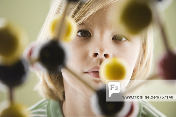 sehen  Junge - Person  Modell  Molekül