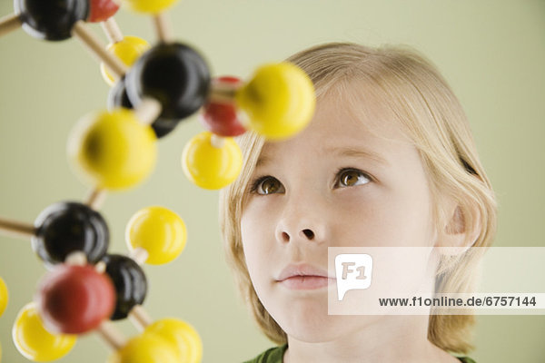 sehen  Junge - Person  Modell  Molekül