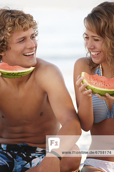 Strand  jung  Wassermelone  essen  essend  isst