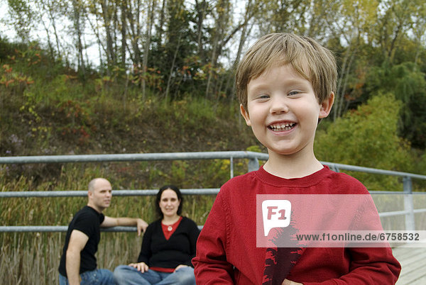 Portrait  Junge - Person  Menschlicher Vater  klein  Hintergrund  Ontario  Toronto
