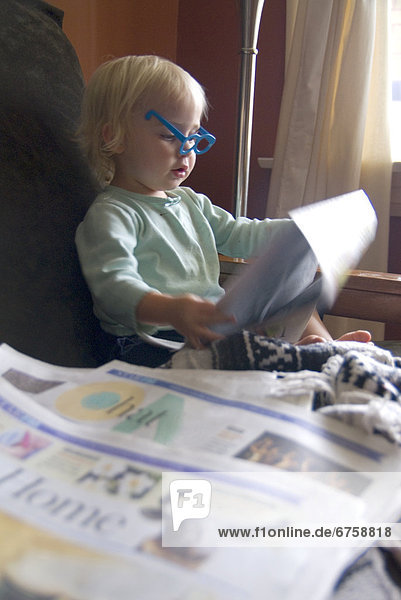 klein  simulieren  Mädchen  Zeitung  Ontario  lesen  Toronto