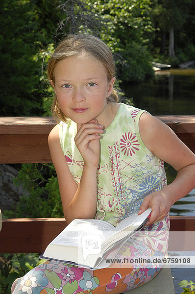 jung  Terrasse  Mädchen  Quebec  vorlesen
