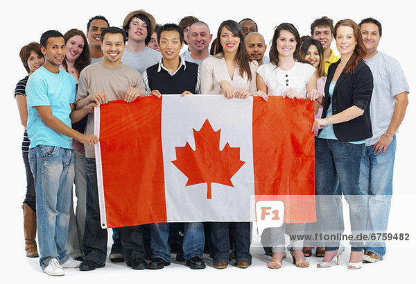 Mensch  Menschen  Menschengruppe  Menschengruppen  Gruppe  Gruppen  halten  Fahne  kanadisch