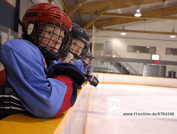 Teamwork  Junge - Person  üben  jung  Hockey