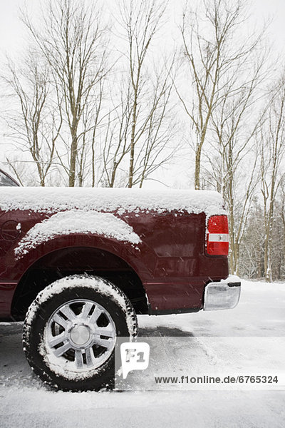 bedecken  Lastkraftwagen  Rückansicht  Kleinlastwagen  Schnee