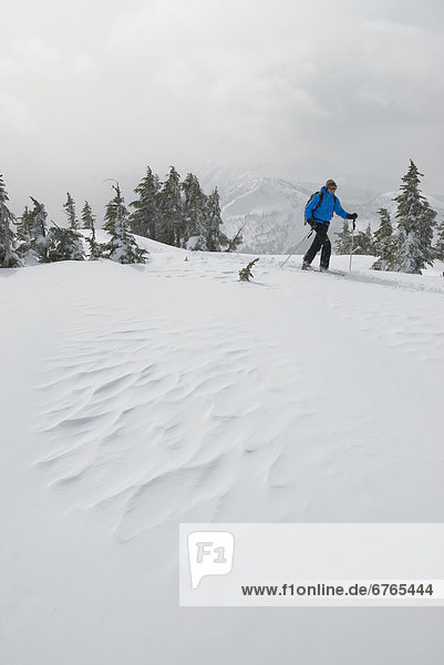 Berggipfel  Gipfel  Spitze  Spitzen  Skifahrer  Kopfball  Cascade Mountain  British Columbia