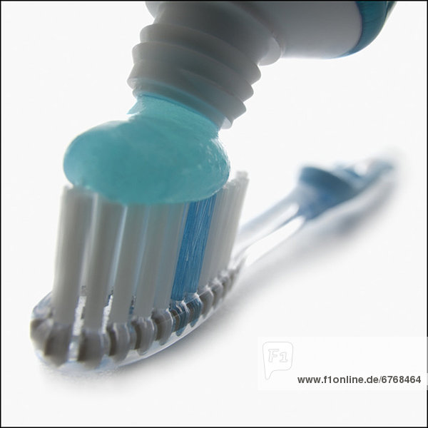 Zahnbürste mit Zahncreme