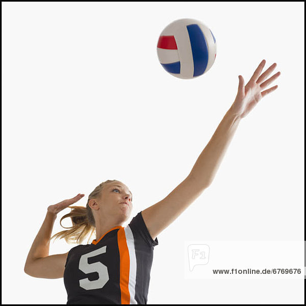 jung  Volleyball  16-17 Jahre  16 bis 17 Jahre  Mädchen  spielen