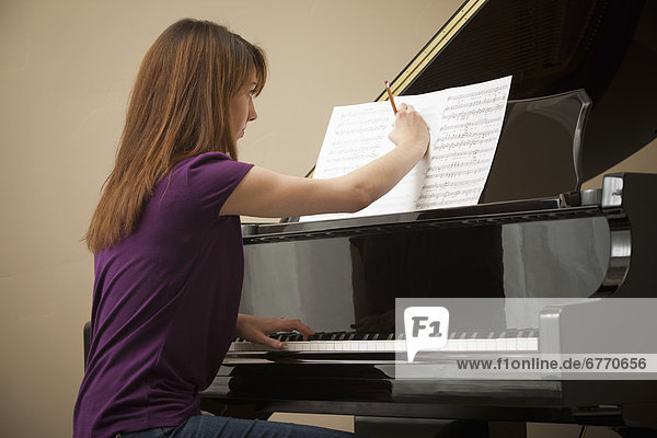 Vereinigte Staaten von Amerika  USA  Treffer  treffen  Frau  Tischset  Ehrfurcht  Spiel  Markierung  Klavier  jung  Utah