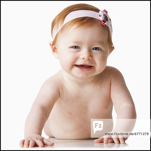 Studioaufnahme  Portrait  lächeln  Mädchen  Baby