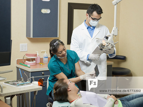 Patientin  Chirurgie  Zahnpflege  Zahnarzt