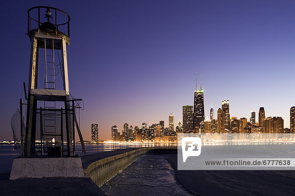 Vereinigte Staaten von Amerika  USA  Skyline  Skylines  Sonnenuntergang  Großstadt  See  Chicago  Illinois  Michigan