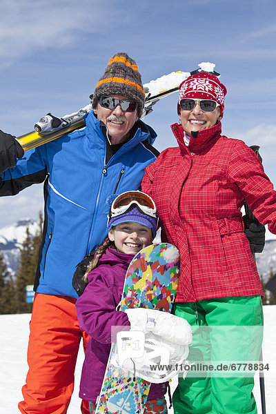 Pose  Urlaub  Großeltern  Ski  10-11 Jahre  10 bis 11 Jahre  Mädchen