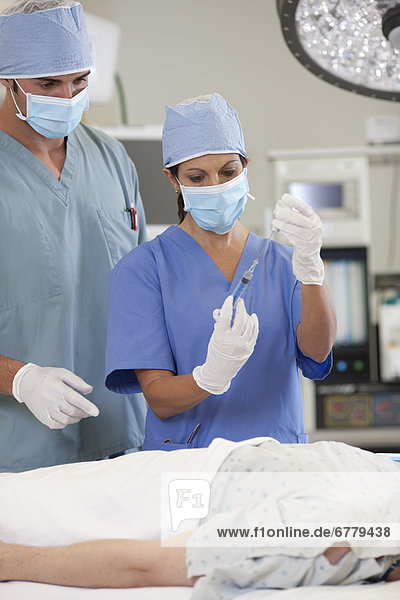 Patientin  Vorbereitung  Chirurg  Chirurgie