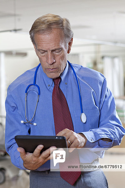 benutzen  Arzt  Krankenhaus  Tablet PC