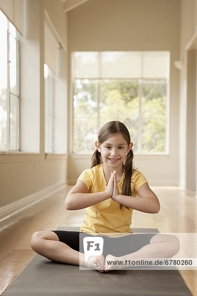 üben  Yoga  5-9 Jahre  5 bis 9 Jahre  Mädchen
