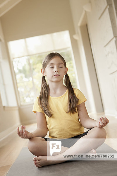 üben  Yoga  5-9 Jahre  5 bis 9 Jahre  Mädchen
