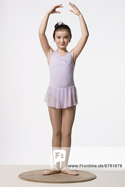 Studioaufnahme  tanzen  üben  5-9 Jahre  5 bis 9 Jahre  Mädchen  Ballett  Kleid  Ballettröckchen