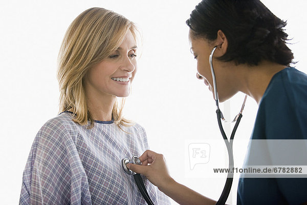 Doktor examining Patienten