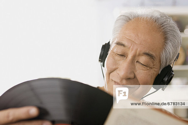 Senior  Senioren  Mann  zuhören