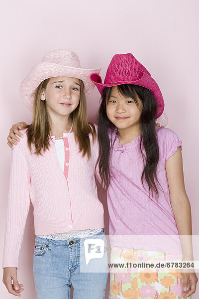 Portrait  Jugendlicher  Hut  2  Kleidung  Mädchen  Studioaufnahme  16-17 Jahre  16 bis 17 Jahre  Cowboy