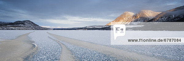 See  Winterurlaub  Yukon  Kanada  gefroren