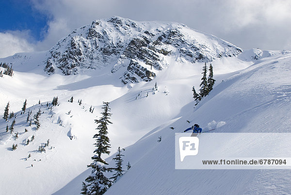 Skifahrer  Gesichtspuder  Cascade Mountain  unterhalb  British Columbia