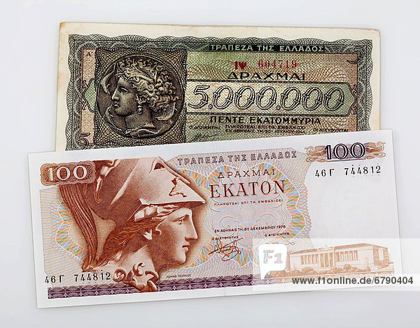 Verschiedene historische Banknoten aus Griechenland 100 Drachmen von 1978 und Inflationsgeld von 1944 fünf Millionen Drachmenschein