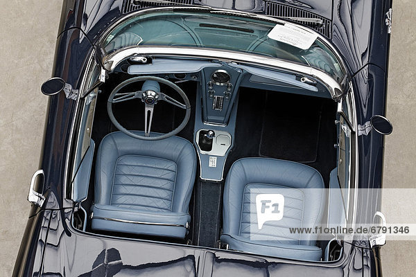 Offenes Cabrio  zwei blaue Ledersitze  Corvette Sting Ray Turbojet  US-Oldtimer