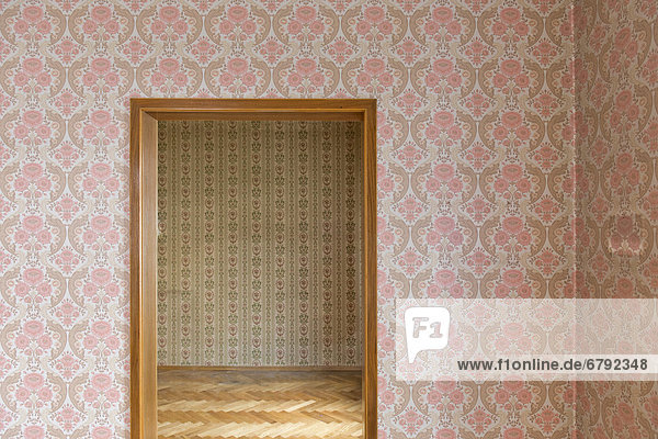 Raum mit alter Tapete  alte Tapete aus den sechziger Jahren  Stuttgart  Baden-Württemberg  Deutschland  Europa
