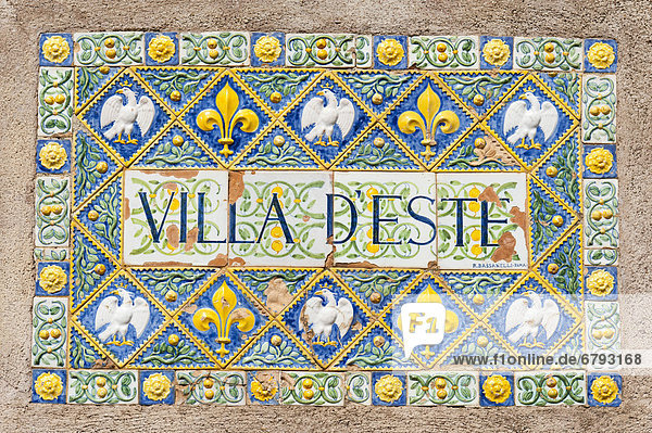 Buntes glasiertes Terra Cotta-Schild  Villa D'Este  Tivoli  Italien  Europa