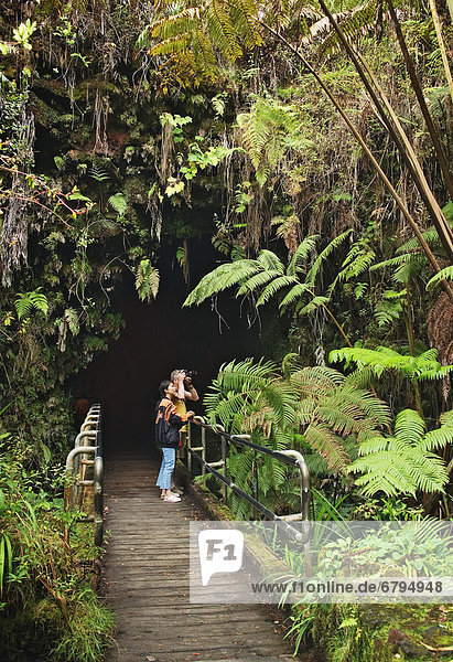 Hawaii  Big Island  Hawaii Volcanoes National Park  Couple at entrance to Thurston Lava Tube.