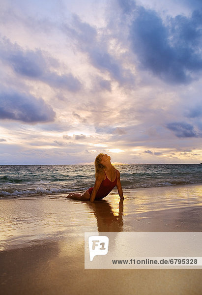 Frau  Strand  Sonnenaufgang  Yoga  Hawaii  Oahu