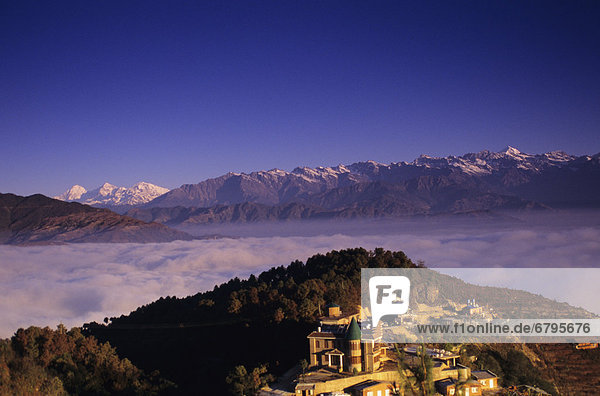 Wolke Hügel Hintergrund Lodge Landhaus Draufsicht Linie Nepal