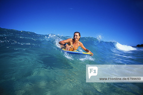 Frau  lächeln  fangen  Grenze  Hawaii  Wasserwelle  Welle