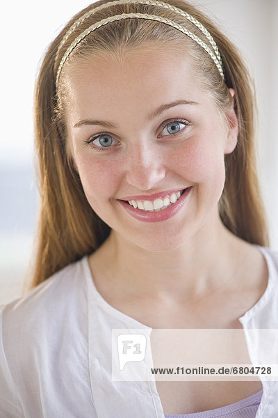 Portrait  lächeln  16-17 Jahre  16 bis 17 Jahre  Mädchen