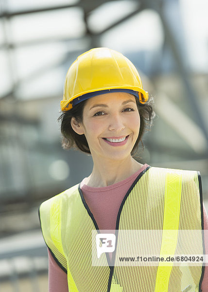 Porträt von weiblichen Bauarbeiter