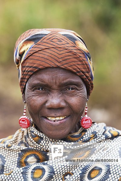 Frau  Tradition  Kleidung  Ohrring  Afrika  Cola  Kleid  Mosambik